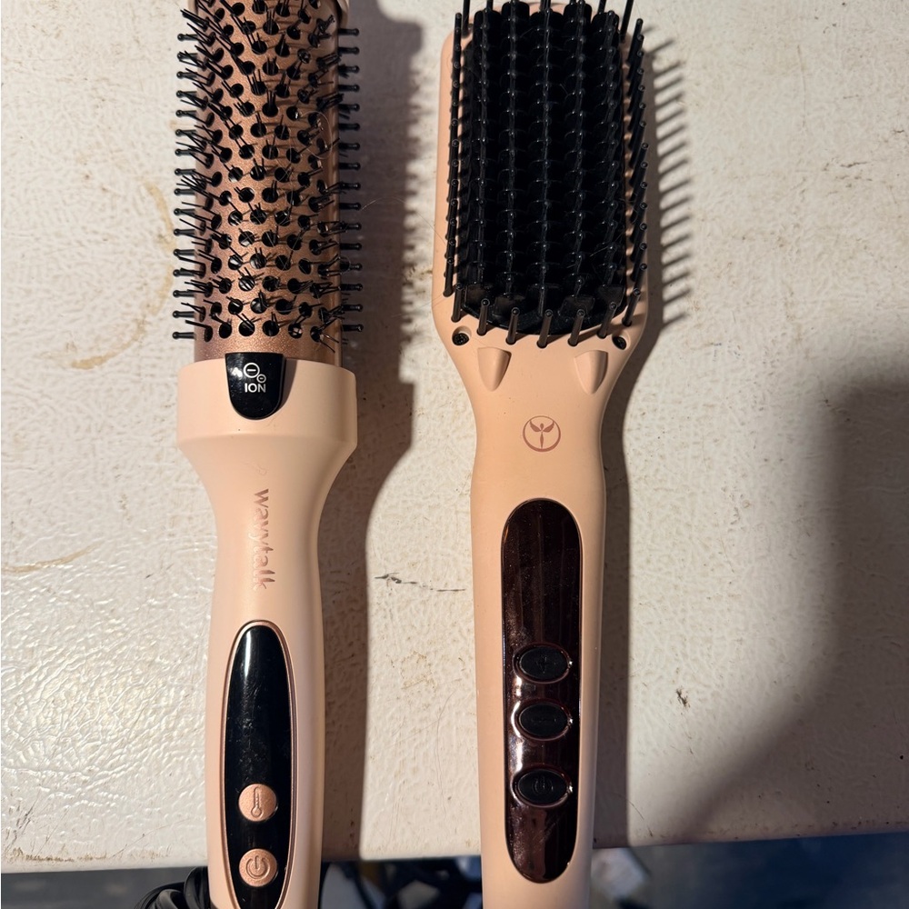 Lange Blush Round Hair Brush and Wavy Talk Round Brush - Picture 3 of 3